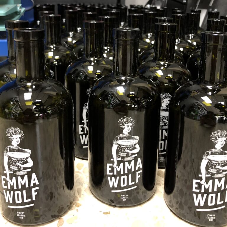 2019 siebdruck runddruck auf flaschen fr emma wolf mannheim upsears gin heidelberg 48317435942 48317435942