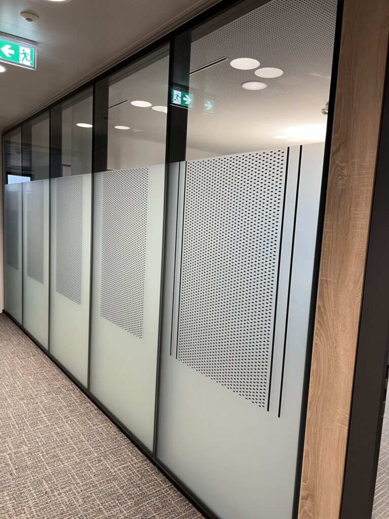 2025 glasbeschriftung sichtschutzfolie 016